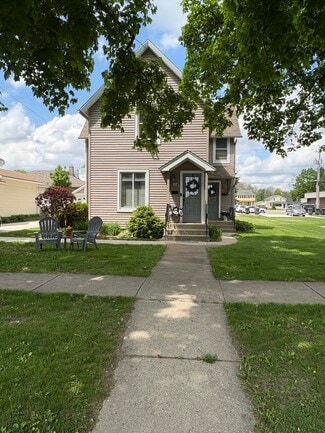 747 Ann St Unit Lower, Lake Geneva, WI 53147
