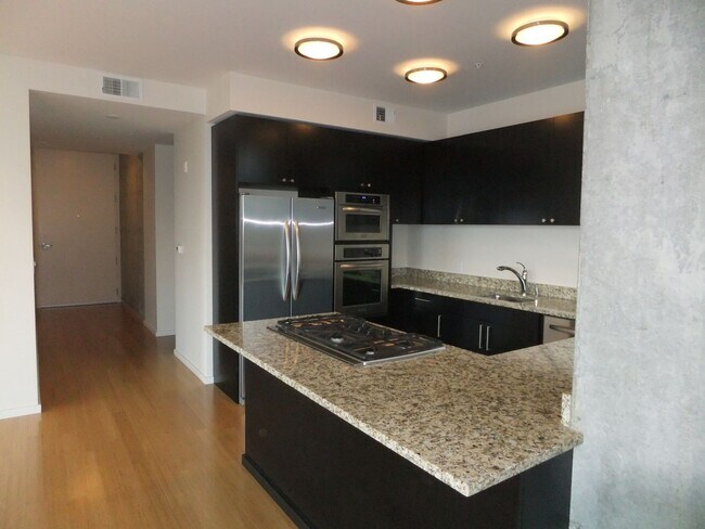 Sophia's View — Condo-Style 2BR/2BA Flats & Townhomes in South Portland, Portland, OR 97221 - photo 4