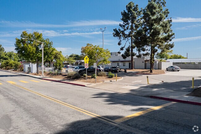 A street view of Lafayette Elementary.