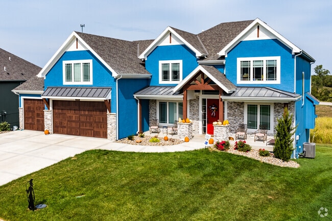 There are several new homes with all the moden interior features in  Gashland-Nashua.