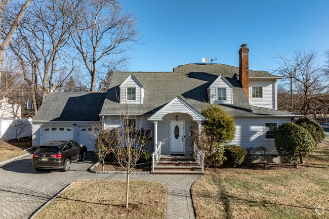 Fair Lawn offers single-family homes in welcoming and well-planned neighborhoods.