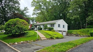 37 Ferncliff Rd, Morris Plains, NJ 07950