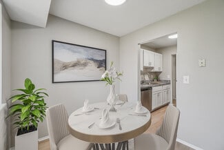 170 Leslie Ln, Waterford, MI 48328