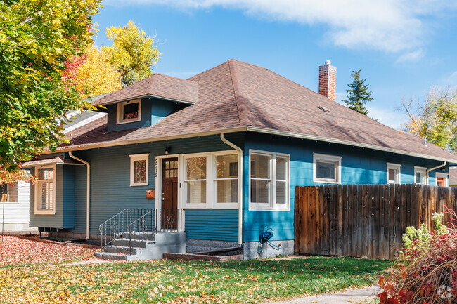 Quaint ranch style cottages with pops of color are found on the streets of Historic Cheyenne.