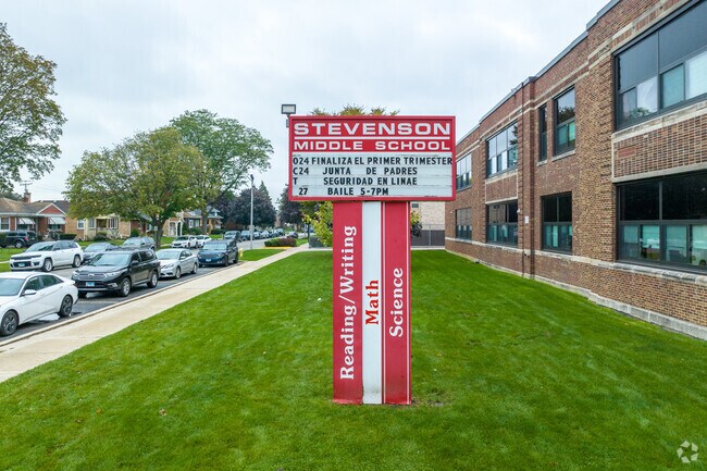 Stevenson Middle School has a student-teacher ratio of 12 to 1.