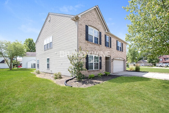 967 Webb Dr, Greenfield, IN 46140 - photo 2