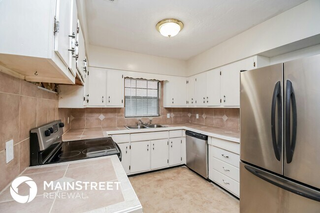 2438 Kellow Cir, Jacksonville, FL 32216 - photo 6