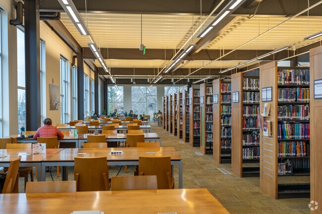 A couple of libraries are located near Kennewick.