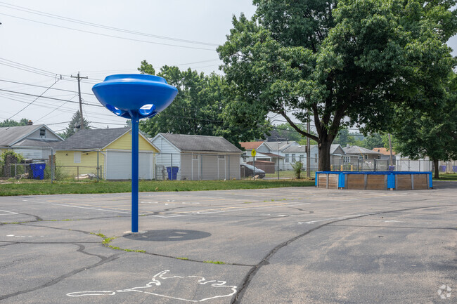 Highland Elementary School is a public school located in Hamilton..