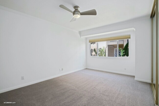 8636 Via Mallorca unit C, La Jolla, CA 92037 - photo 4