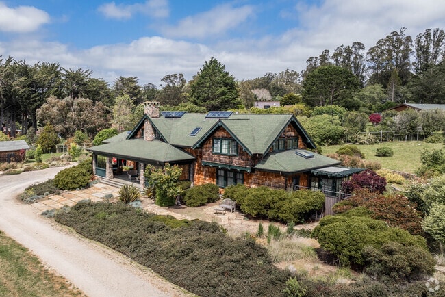 Large multifamily homes are abundant in Point Reyes.