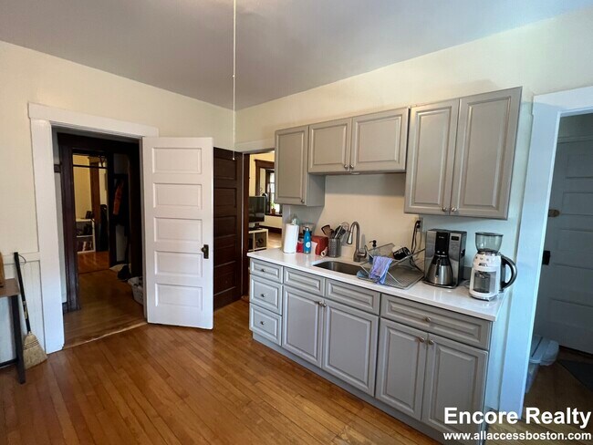 14 Centre St, Cambridge, MA 02139 - photo 3