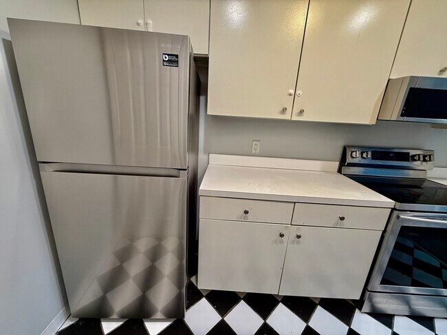 47 Berlin St unit 2, Quincy, MA 02170 - photo 2