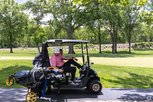 The country club is walkable from Oakland.