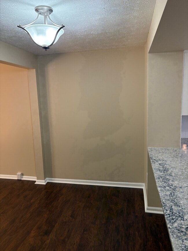 802 Lexington Dr, Aliquippa, PA 15001 - photo 6