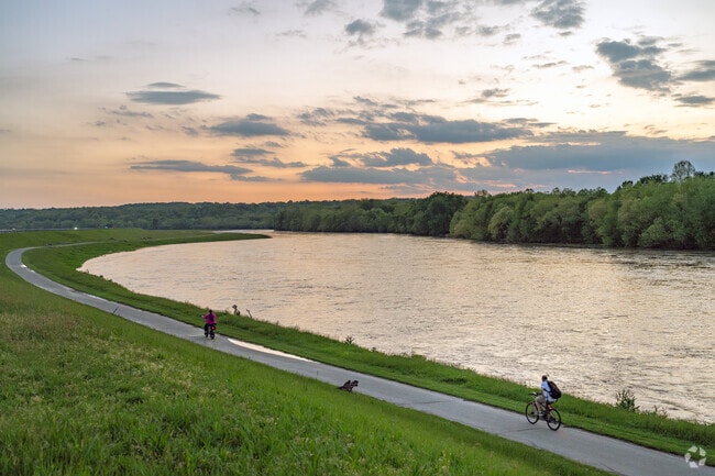 The Great Miami River Recreational Trail is ideal for Far Hills hikers and bikers.
