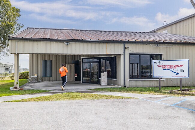Wings Over Miami, north of Country Walk, FL is a great place for plane enthusiasts.