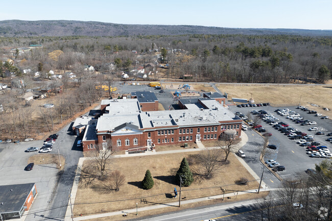 Cairo-Durham Elementary School has 439 students covering grades K-5.
