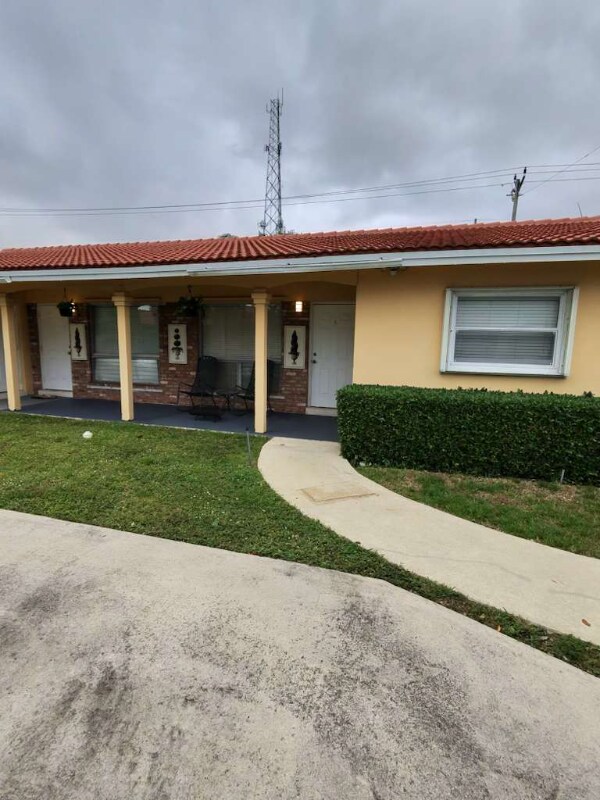 2419 NE 2nd Ave, Boca Raton, FL 33431 - photo 2