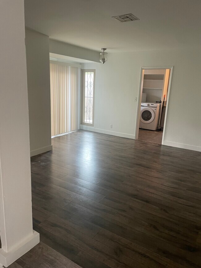 10411 S Van Ness Ave unit Van ness, Inglewood, CA 90303 - photo 7