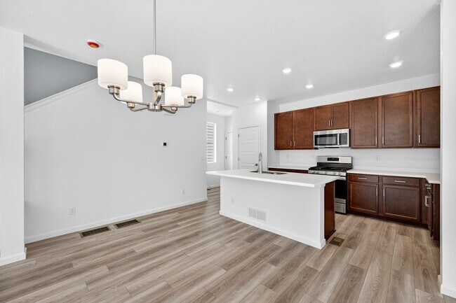 3314 N Catawba Way, Aurora, CO 80019 - photo 6