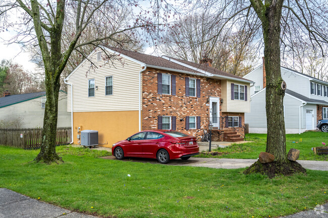 Live in a beautiful split-level in Savage.