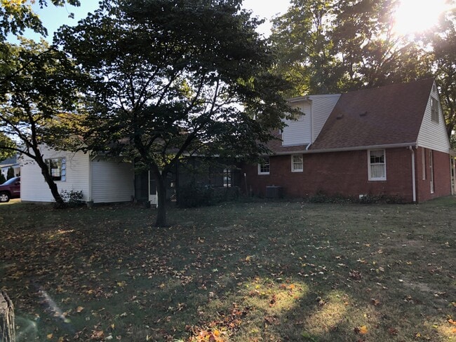 439 S Chillicothe St, Plain City, OH 43064 - photo 4