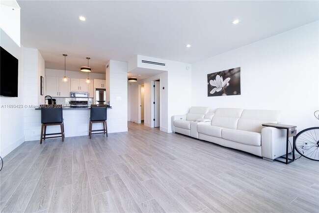 Belle Plaza Condominium unit 1415, Miami Beach, FL 33139 - photo 2