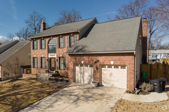 Single family homes are available in Oxon Hill.