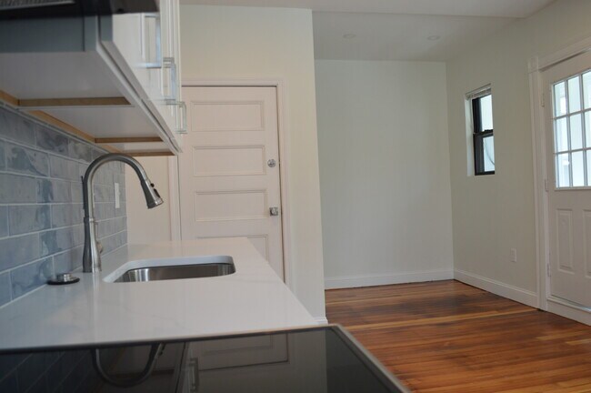 370 Centre St unit 3, Jamaica Plain, MA 02130 - photo 3