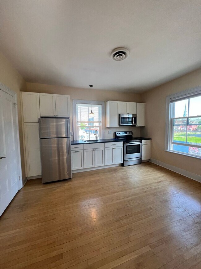 33 Pine St unit . 3, Burlington, VT 05401 - photo 3