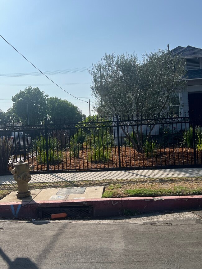 4858 Ascot Ave unit 4858, Los Angeles, CA 90011 - photo 6