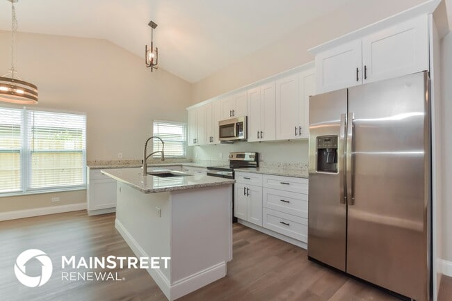 304 Sir Lawrence Dr, Sanford, FL 32773 - photo 4