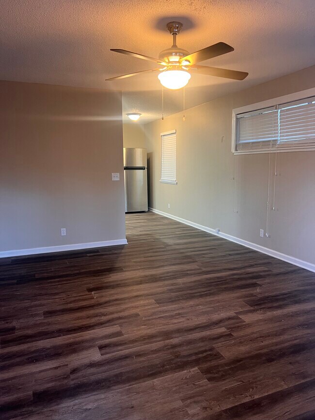 715 Reynolds St unit No. 2, Brunswick, GA 31520 - photo 5