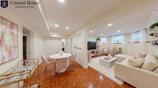 73 Thatcher St unit 2, Brookline, MA 02446 - photo 5