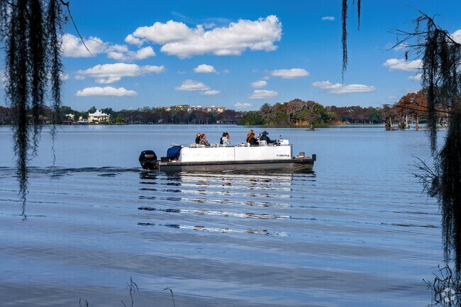 The Scenic Boat Tour in Winter Park is a must-do to appreciate the beautiful architecture.