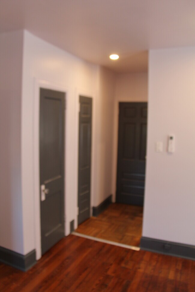 909 S 49th St unit 3RD FLOOR, Philadelphia, PA 19143 - photo 3