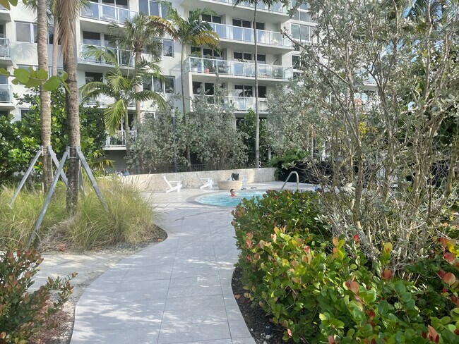 Flamingo Point unit C-1002, Miami Beach, FL 33139 - photo 4