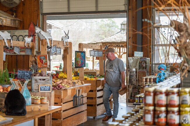 Discover the delightful experience at Sweet Creek Farmers Market, where we offer a vibrant farm-to-table restaurant and so much more.