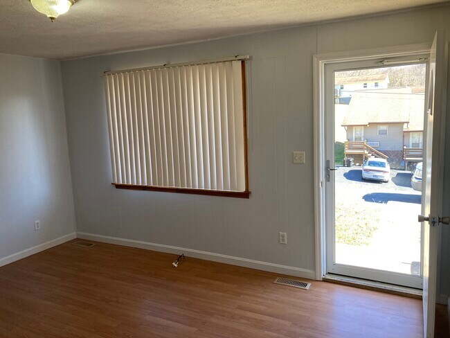 119 Betterley Place unit 2, Elizabethton, TN 37643 - photo 3