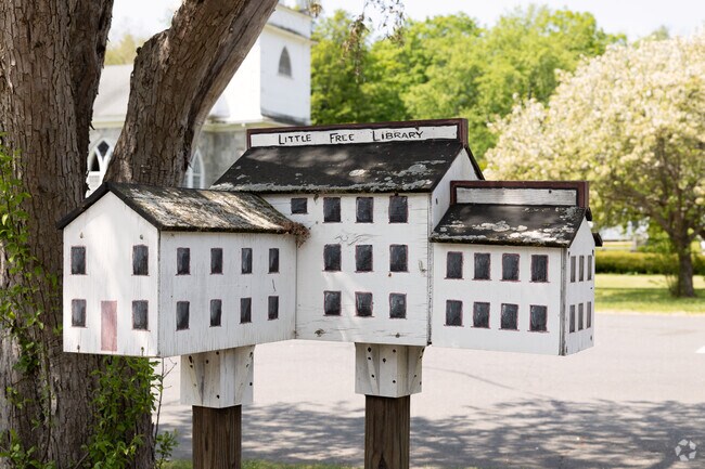 Lending libraries add small-town charm to East Riverton.