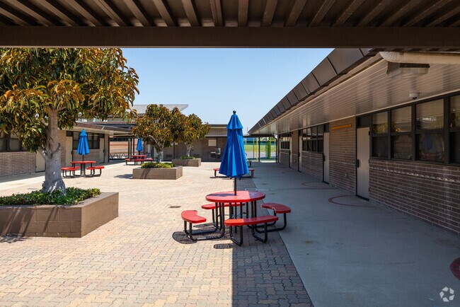 Students can have lunch outside at 138th St Elementary School in Hawthorne, CA.