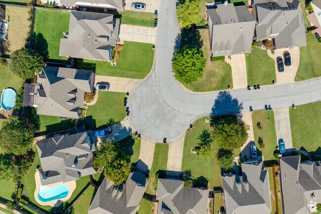 Homes in Homes in woodlands have fenced off privacy fences.