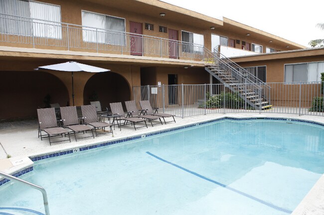 11920 Chandler Blvd unit 107, Valley Village, CA 91607 - photo 3
