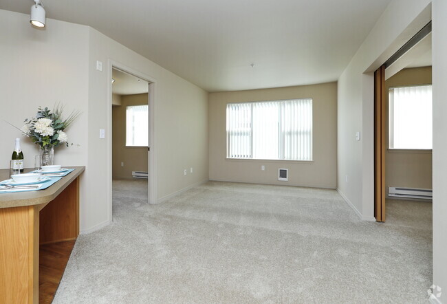 2BR, 1BA - 703 SF