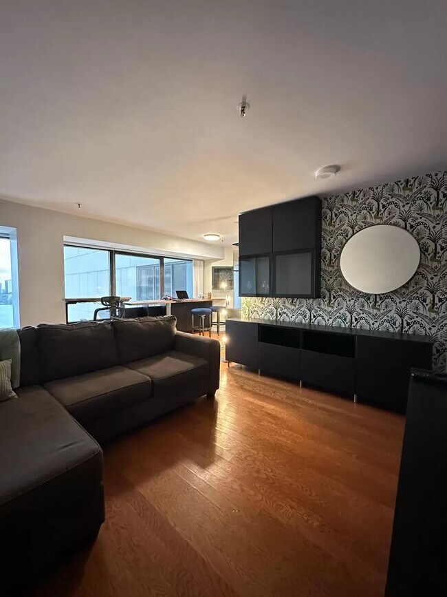 300 Riverfront Dr Unit C, Detroit, MI 48226