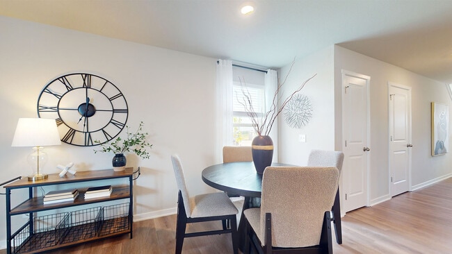 5701 155th Place, Urbandale, IA 50322 - photo 2