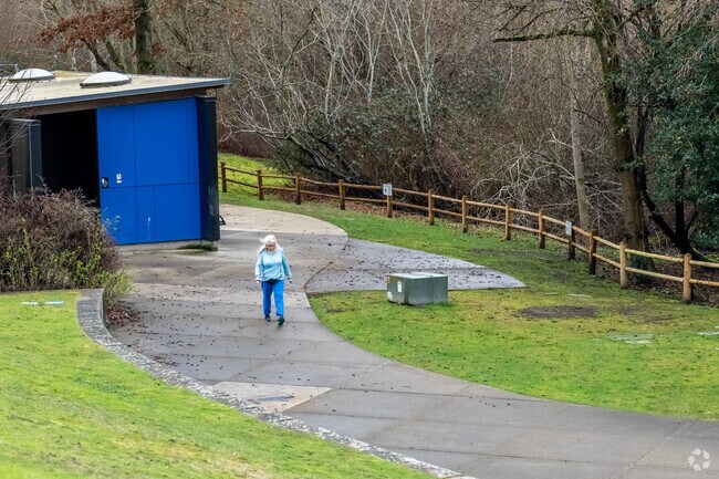 Scenic trails near Horizon View provide space for hiking and enjoying Lake Forest Park’s greenery.