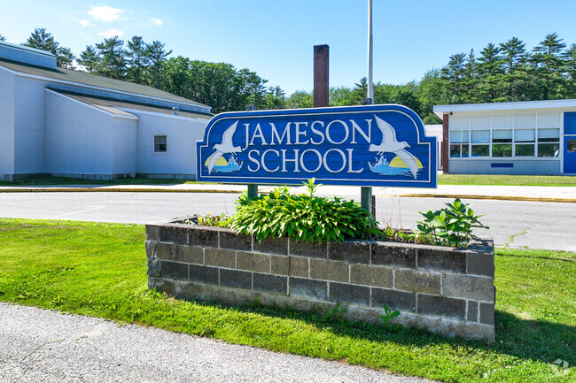 Jameson Elementary School enrolls little learners in the Old Orchard Beach area.