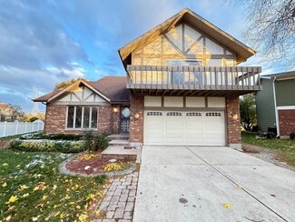 1205 N Scarlet Ct, Addison, IL 60101